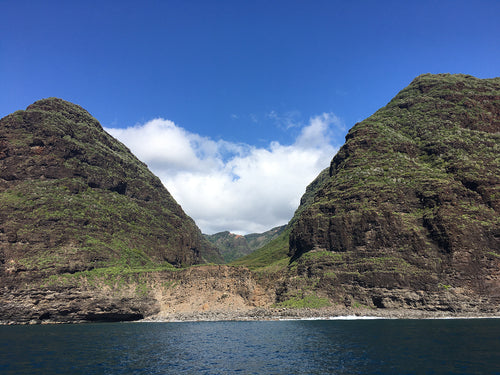 NA PALI COAST CLIFFS ~ MOUNTAINOUS SHORELINE TERRAIN ~ 3:4