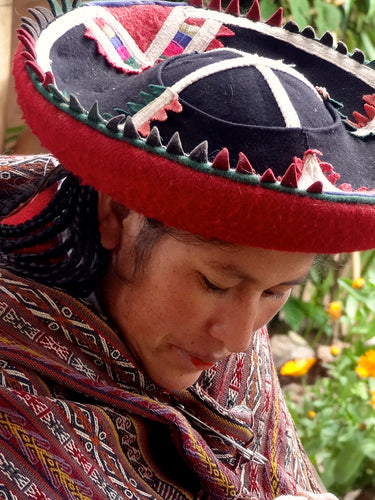 PERU ~ NATIVE ARTISAN WOMAN ~ 05790 ~ 3:4
